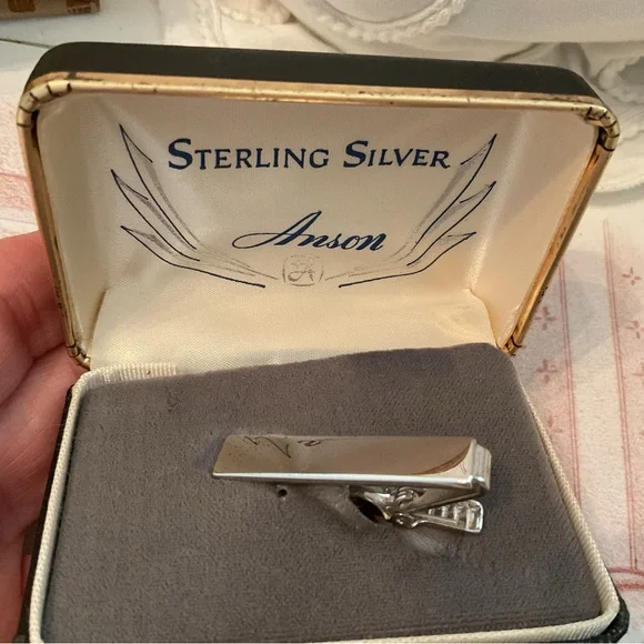 VINTAGE ANSON STERLING SILVER MEN’S TIE BAR IN ORIGINAL BOX, ESTABLISHED 1949